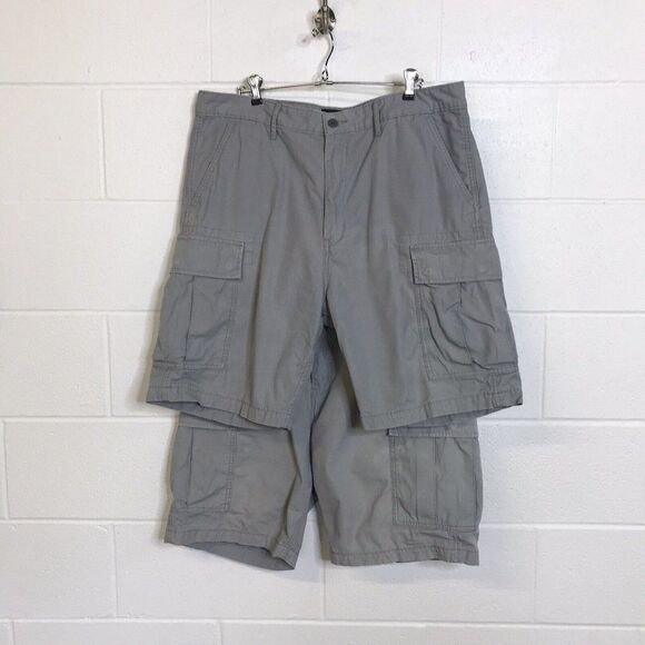 Levis Mens Shorts Bundle of 2 Gray Cargo Multipockets Zip Front Size 36 - Picture 1 of 12